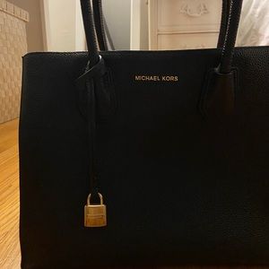 Black Michael Kors LG Conv Tote Bag